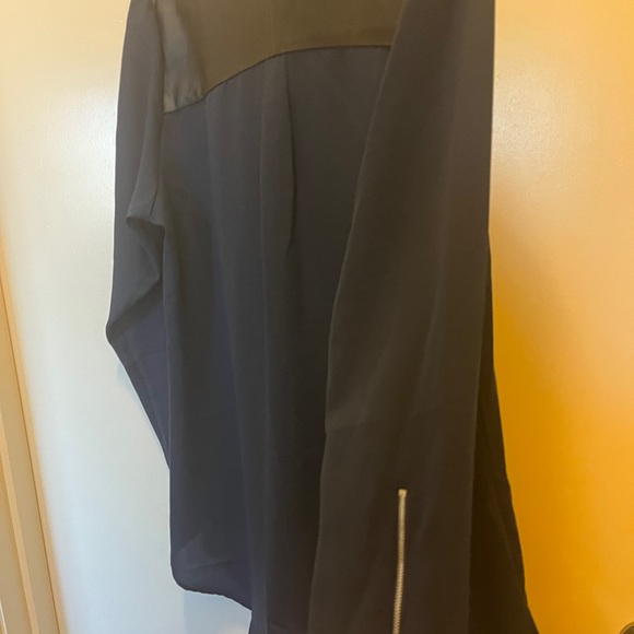 Lane Bryant blue blouse long sleeves with zipper & faux leather shoulder accents - Picture 3 of 4